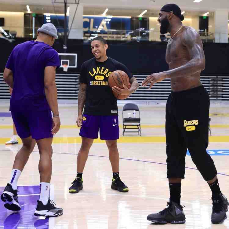 媒体人：国家队曾请知名NBA训练师来华 一堂课只给15分钟把人气走